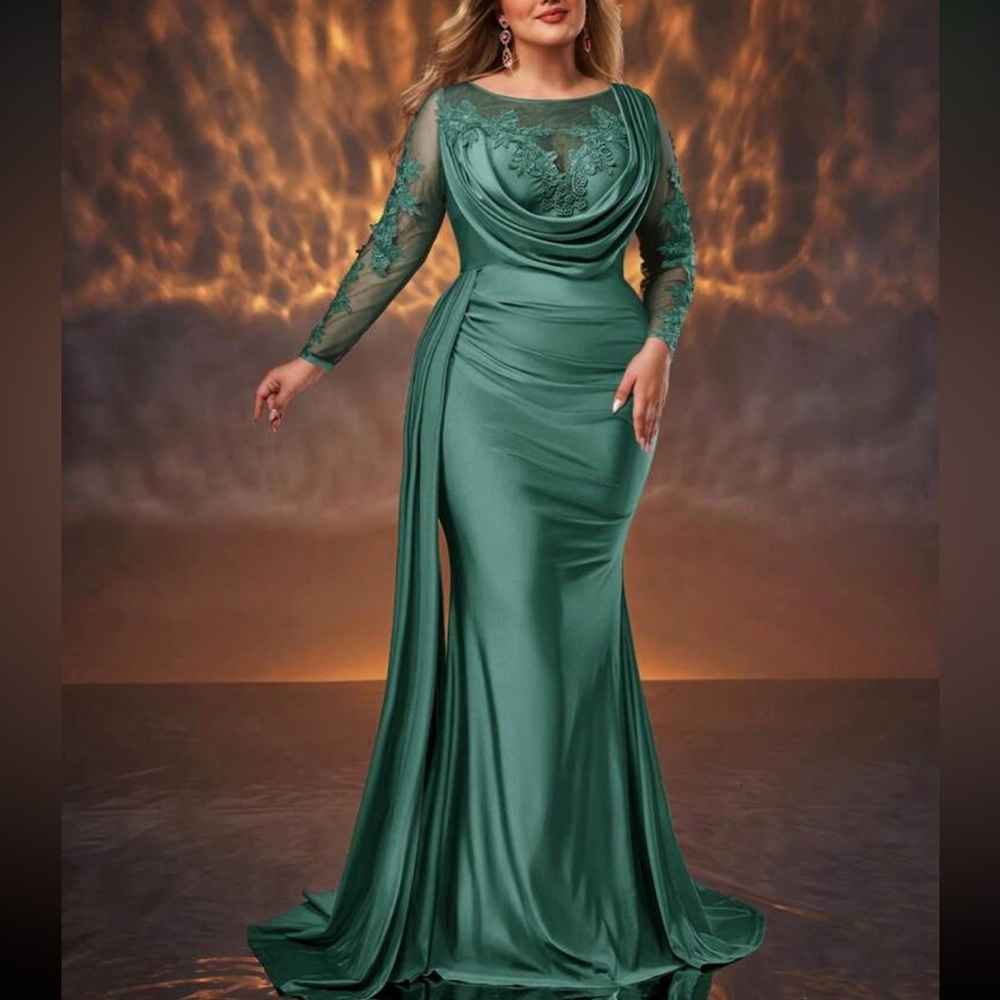 Elegant Green Lace Evening Gown